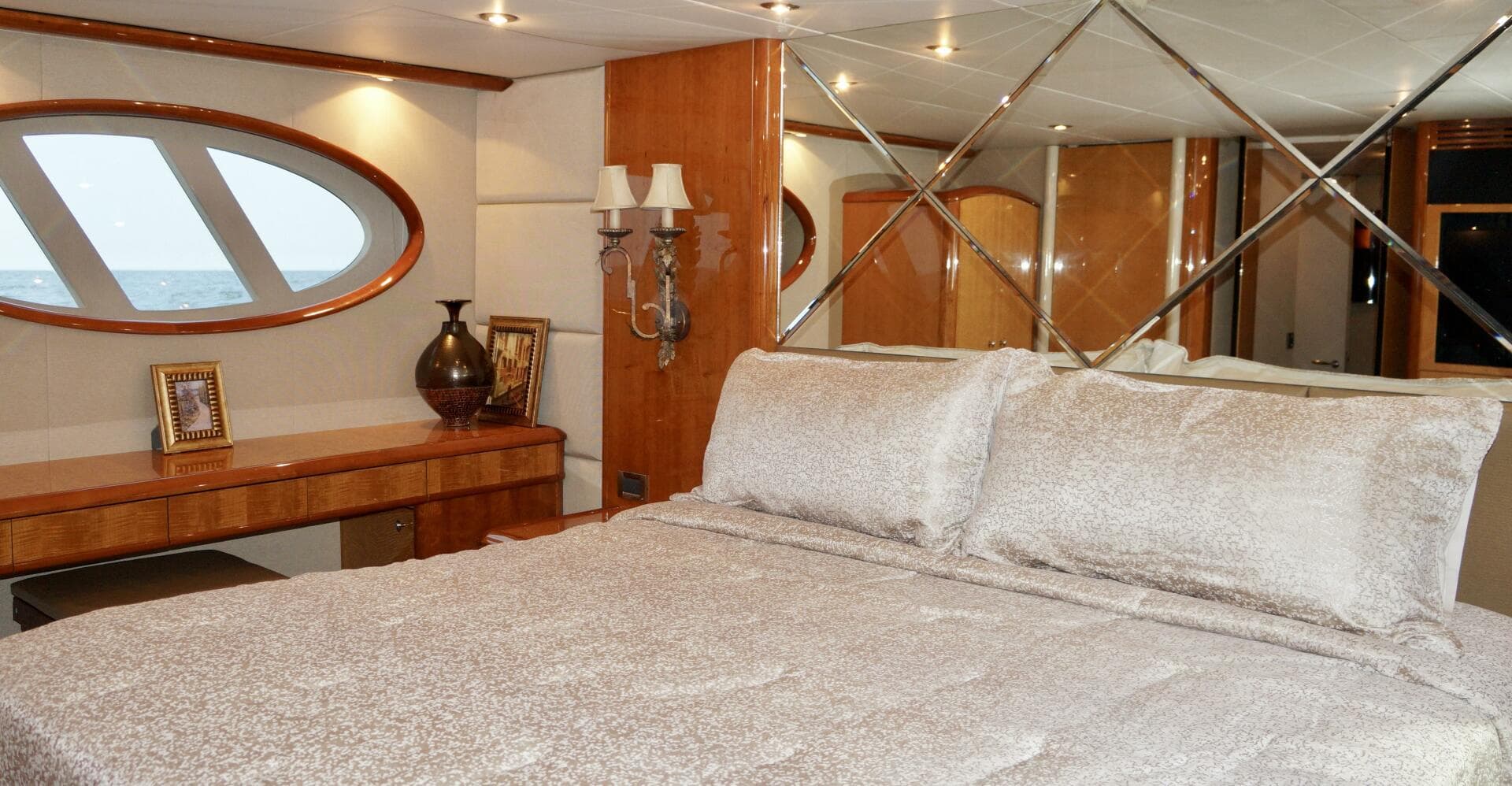 2007 Lazzara Yachts 74 — photo 39