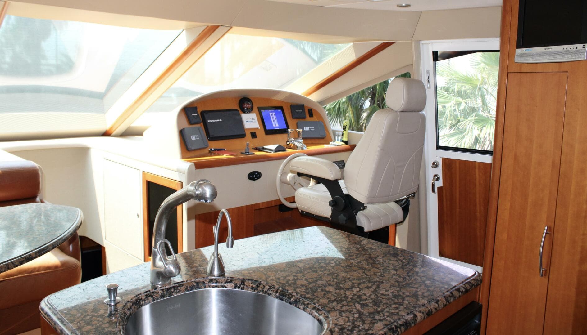 2007 Lazzara Yachts 74 — photo 28