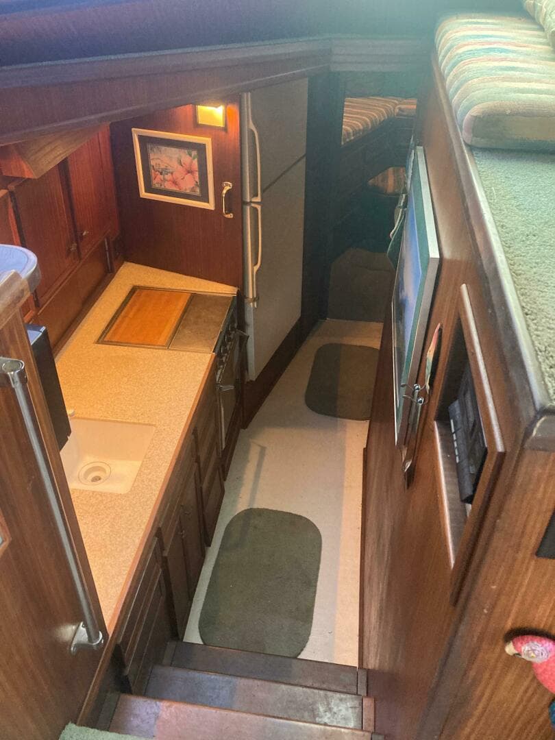 1983 Hatteras Sportfish — photo 26