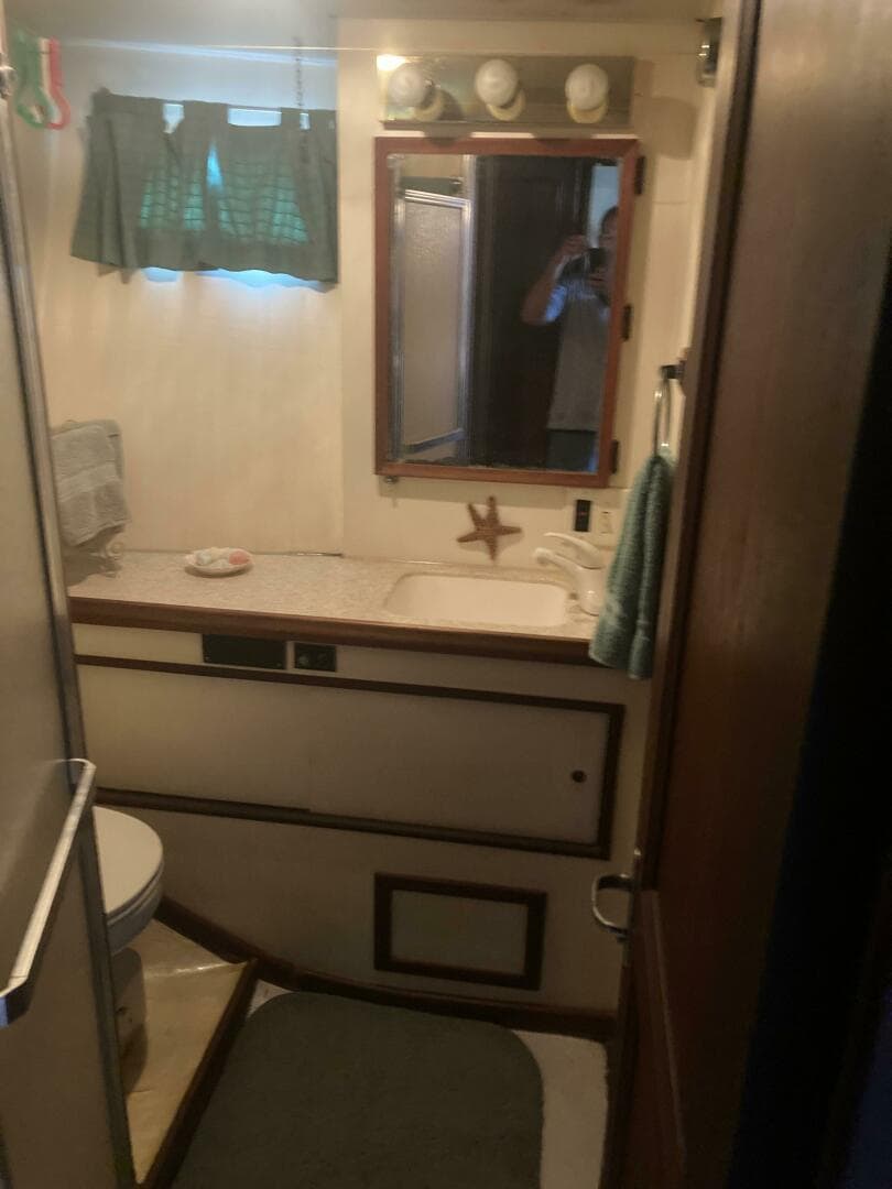 1983 Hatteras Sportfish — photo 22