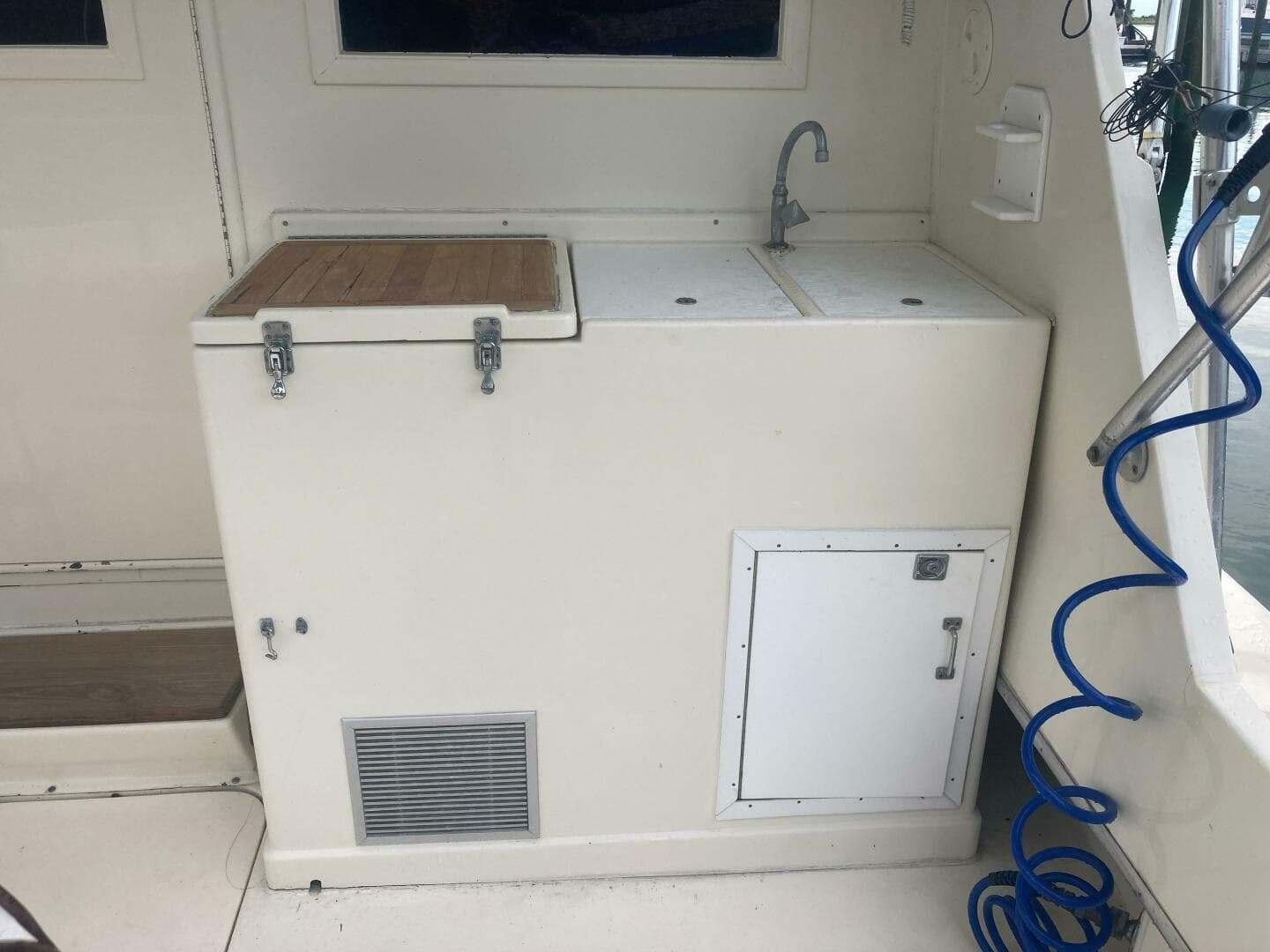 1983 Hatteras Sportfish — photo 15