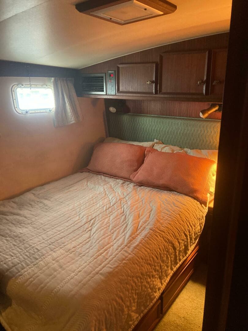 1983 Hatteras Sportfish — photo 28