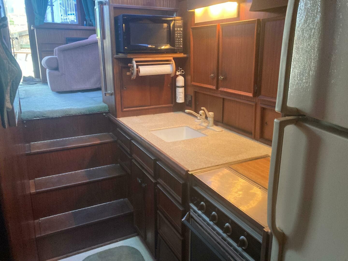 1983 Hatteras Sportfish — photo 23