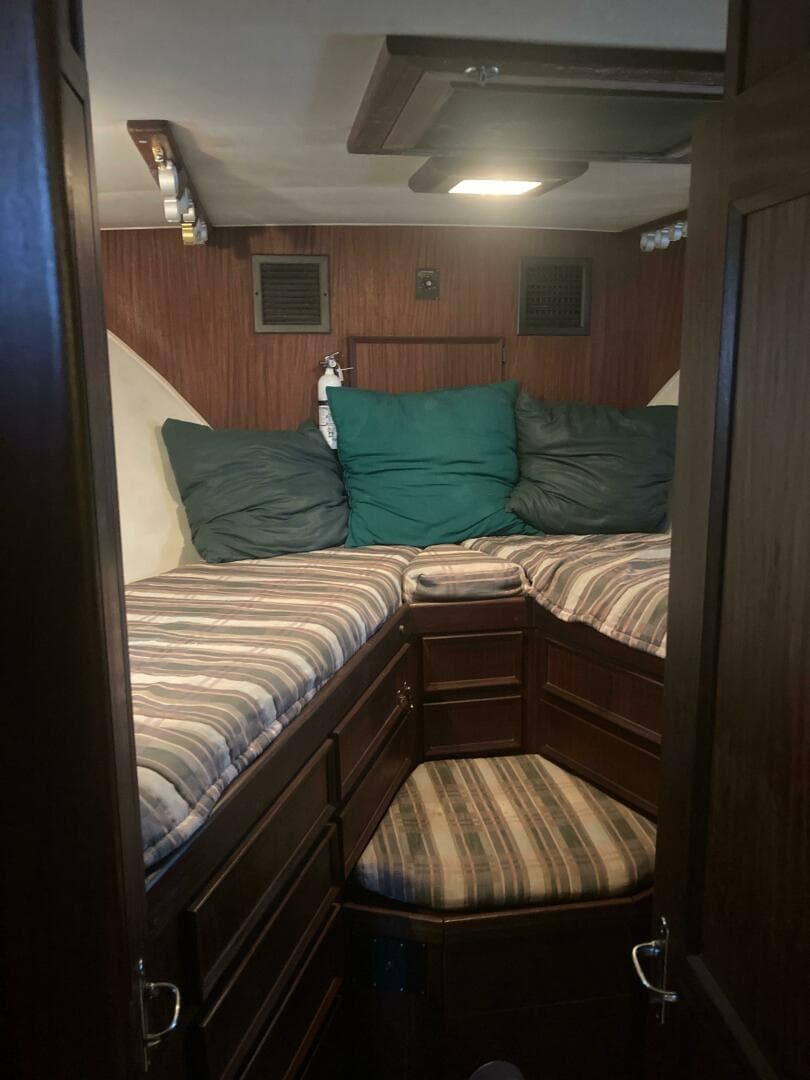 1983 Hatteras Sportfish — photo 21