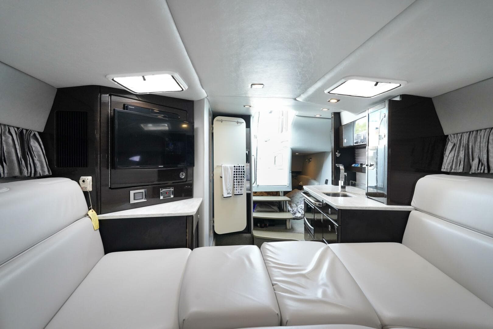 2017 Formula 370 SS — photo 25