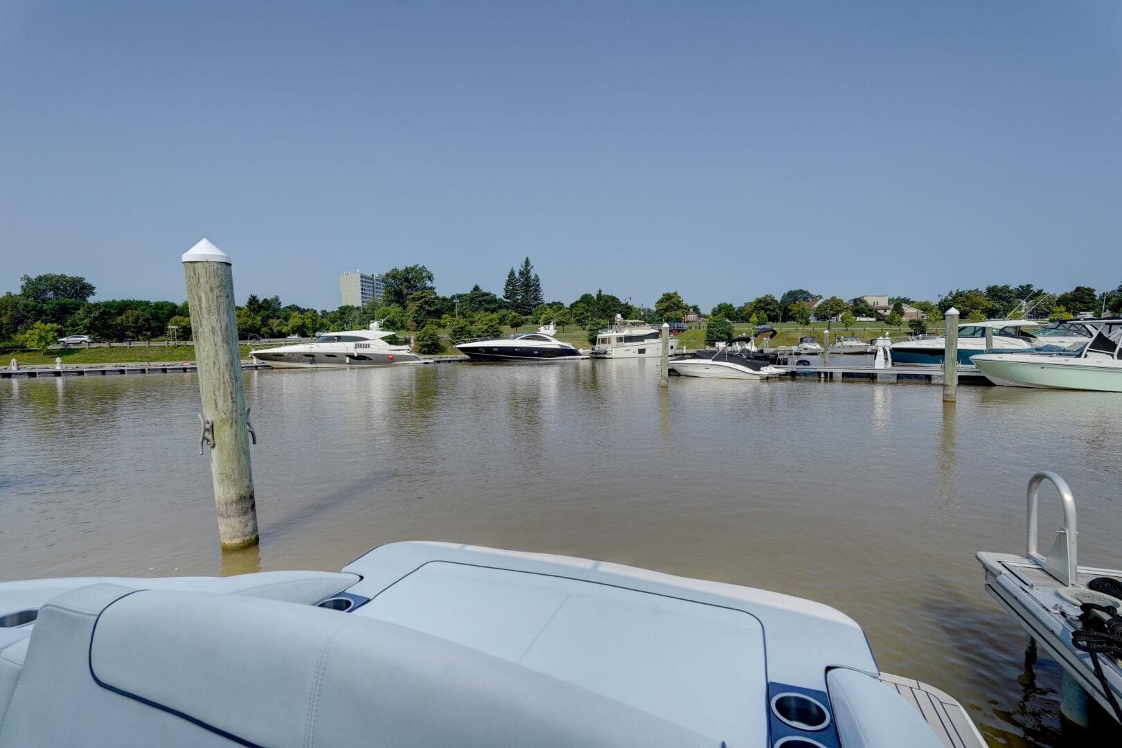 2017 Formula 370 SS — photo 48