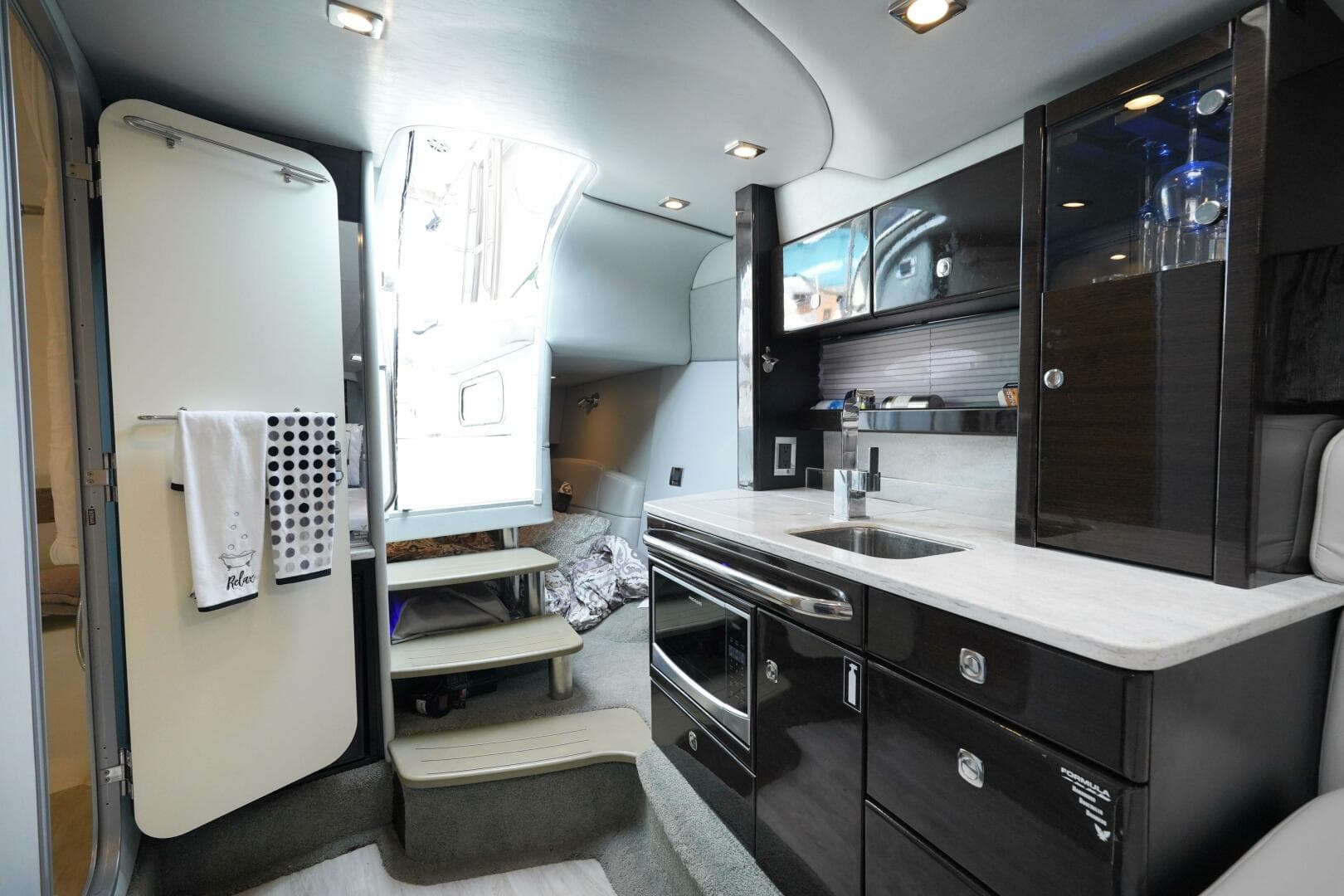 2017 Formula 370 SS — photo 20