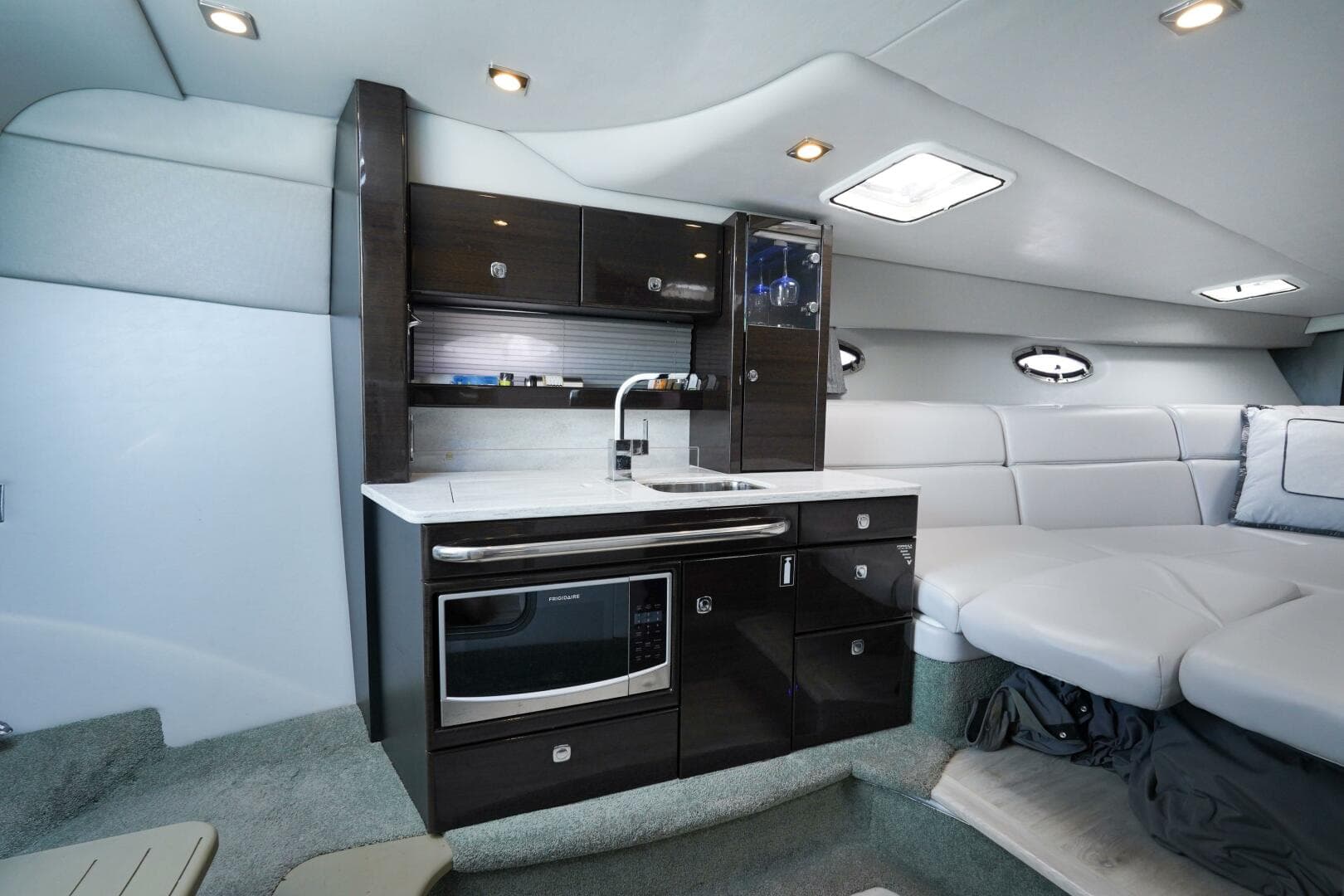 2017 Formula 370 SS — photo 21