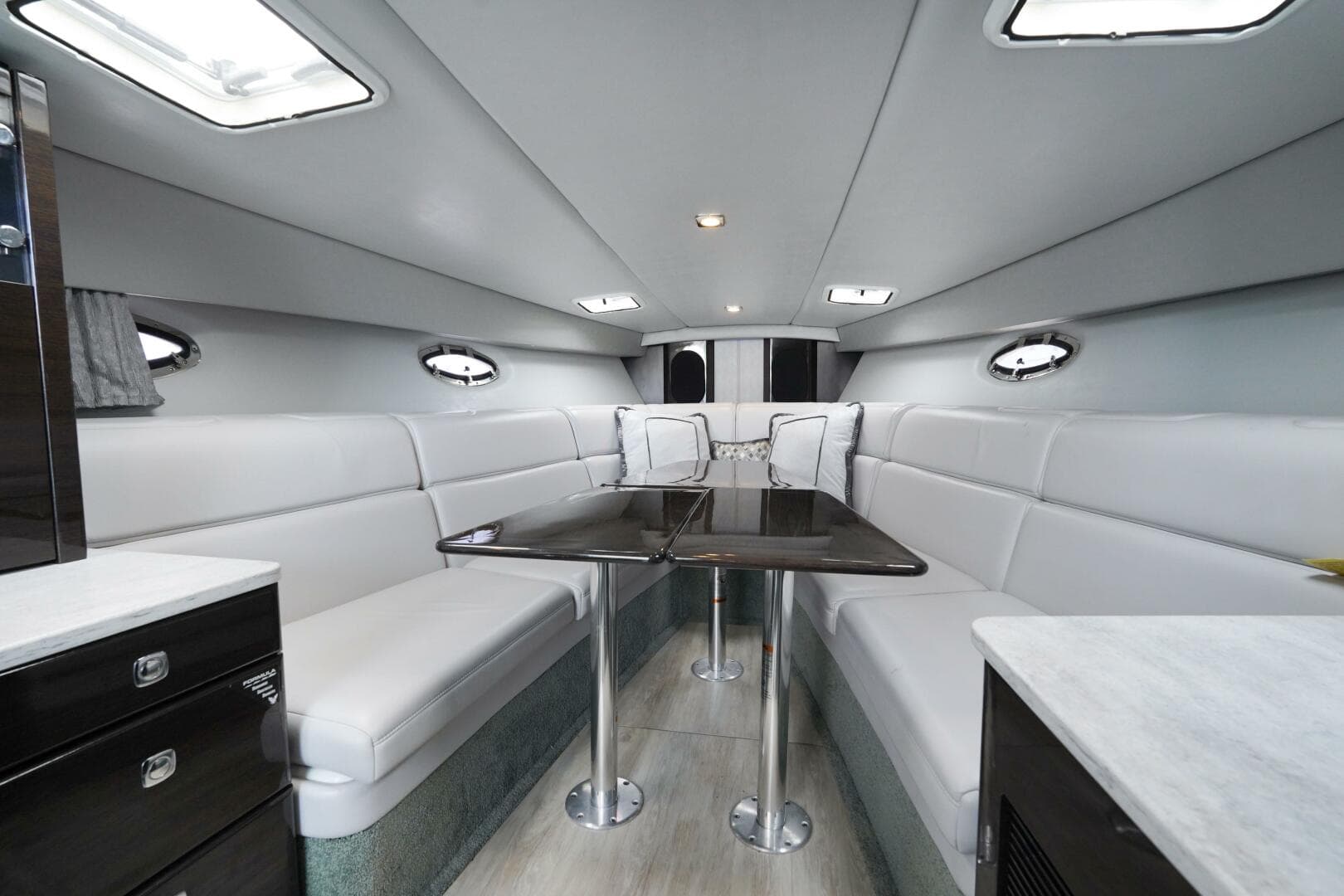 2017 Formula 370 SS — photo 23