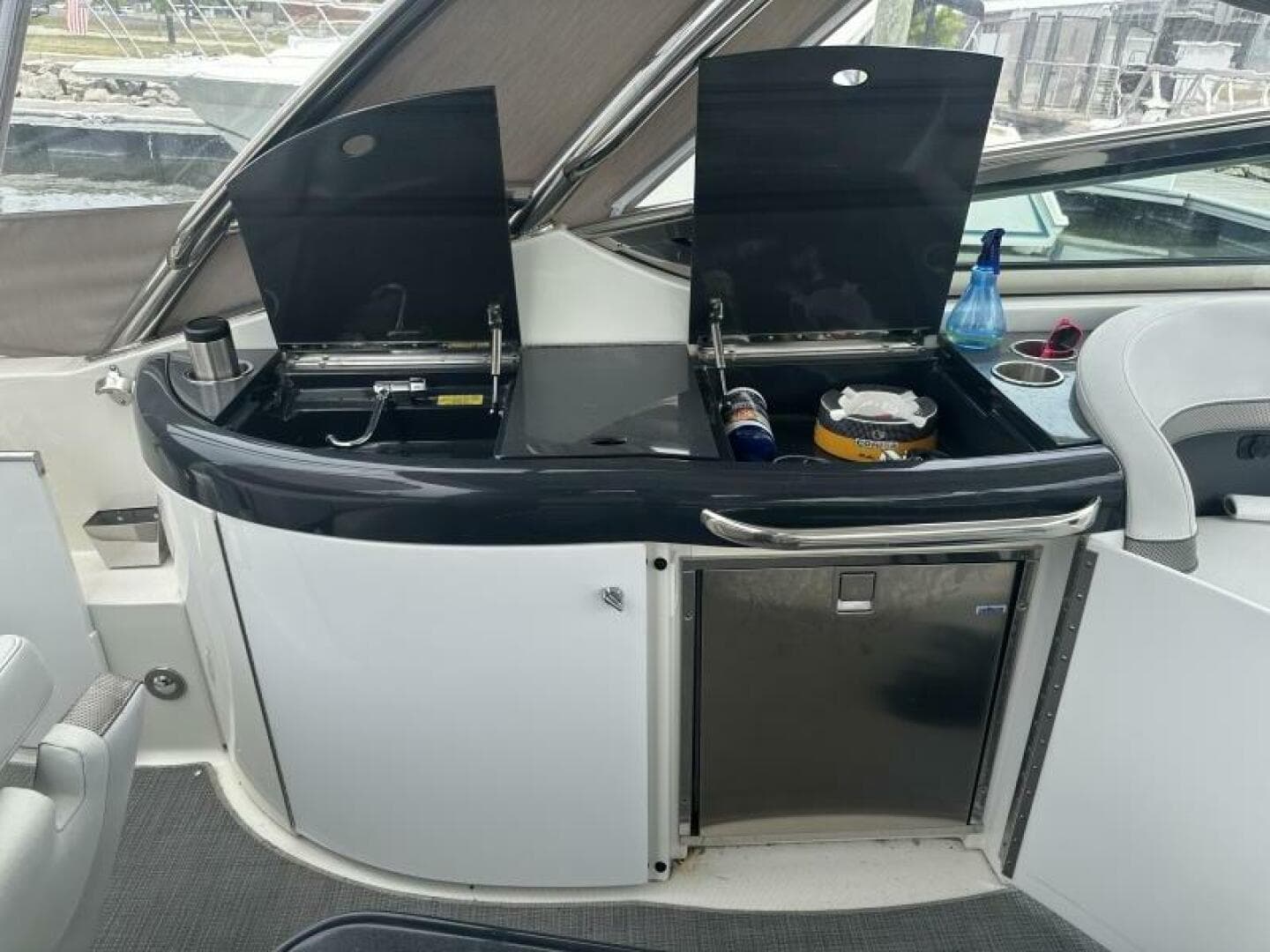 2017 Formula 370 SS — photo 19