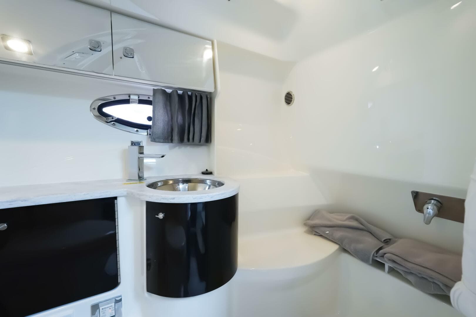 2017 Formula 370 SS — photo 33