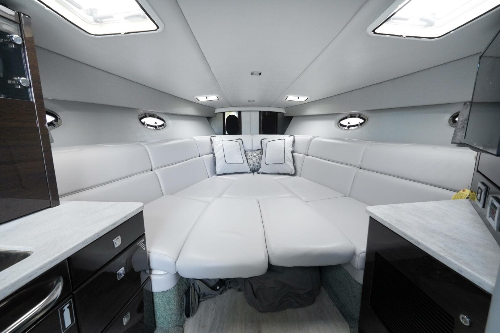 2017 Formula 370 SS — photo 24