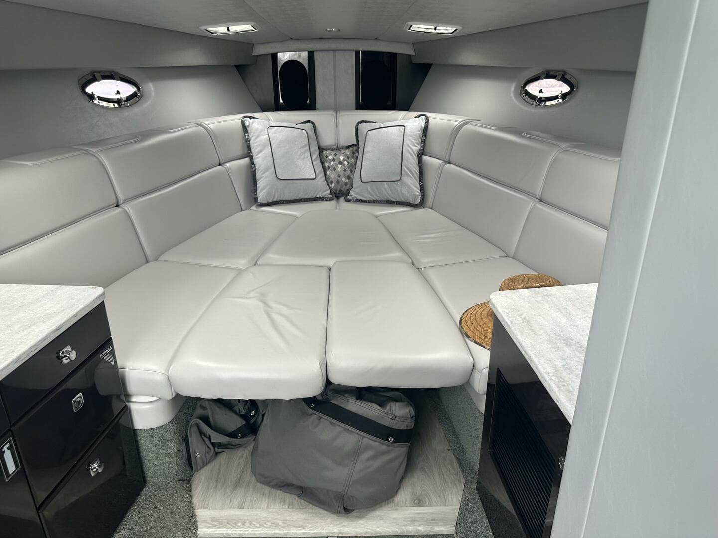 2017 Formula 370 SS — photo 30