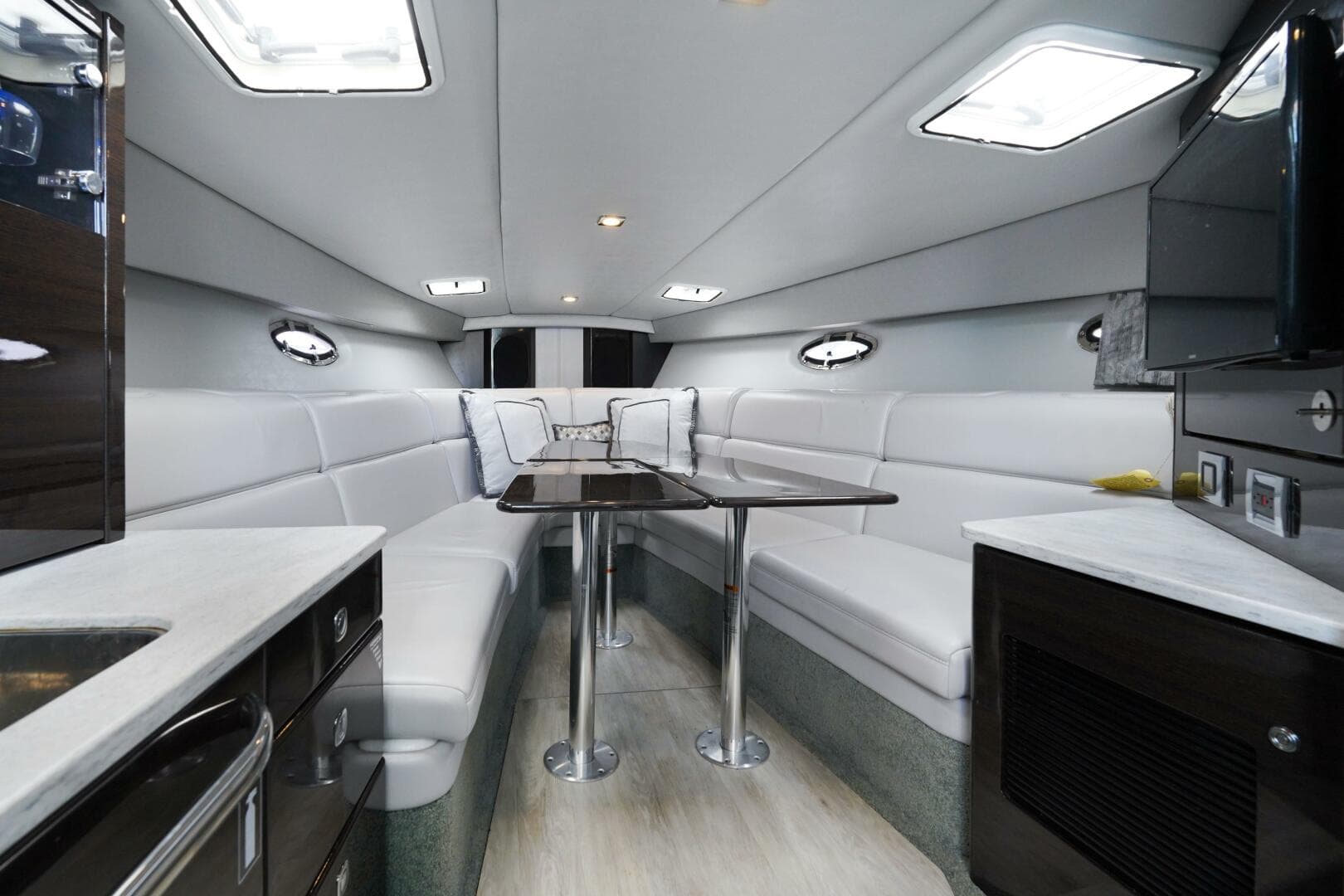 2017 Formula 370 SS — photo 28