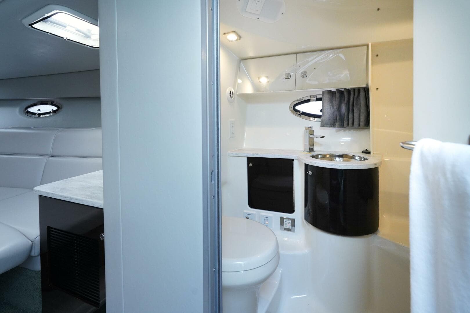 2017 Formula 370 SS — photo 32