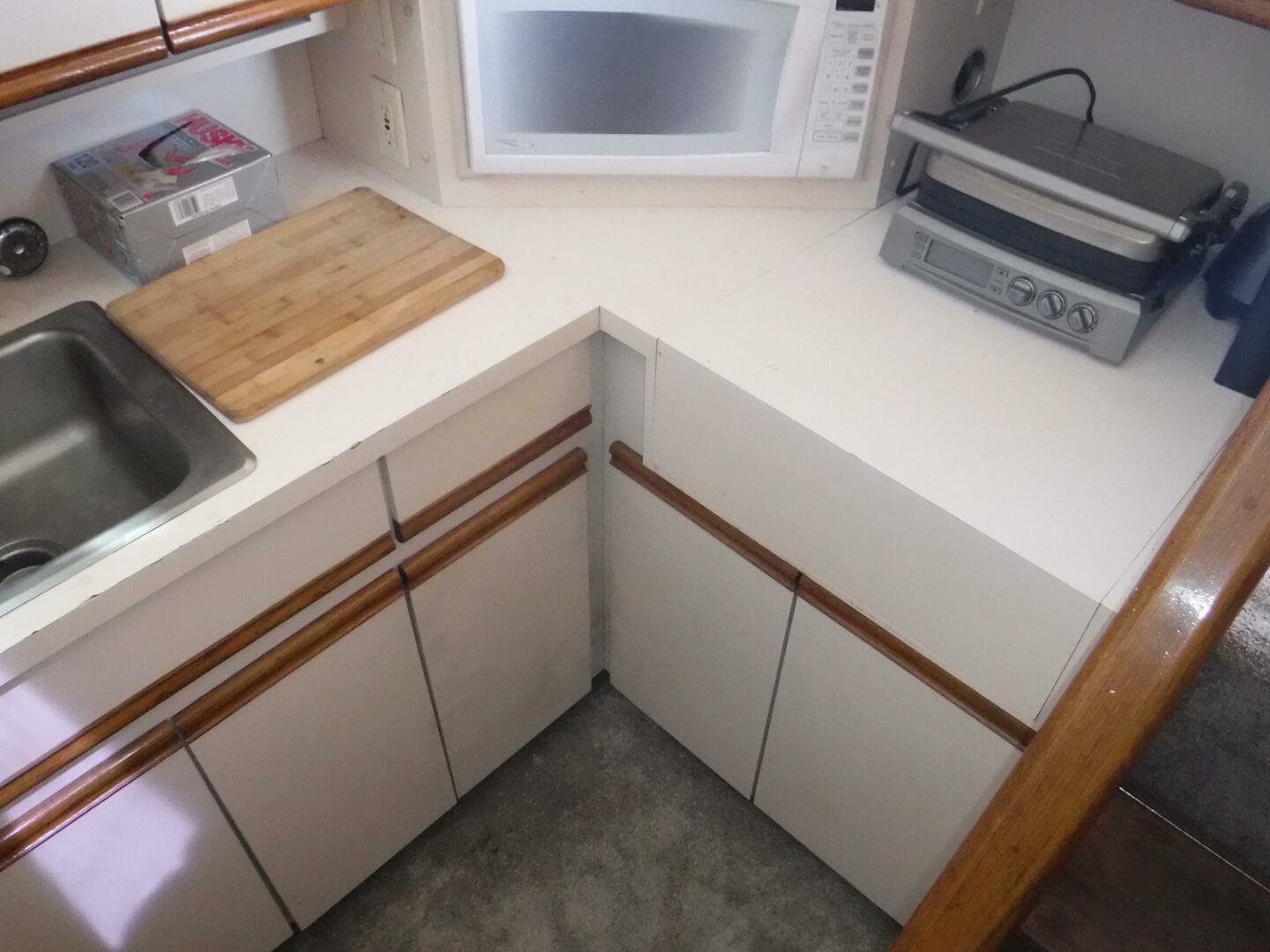 1988 Bertram 47 — photo 20