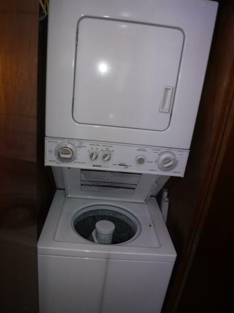 1988 Bertram 47 — photo 21