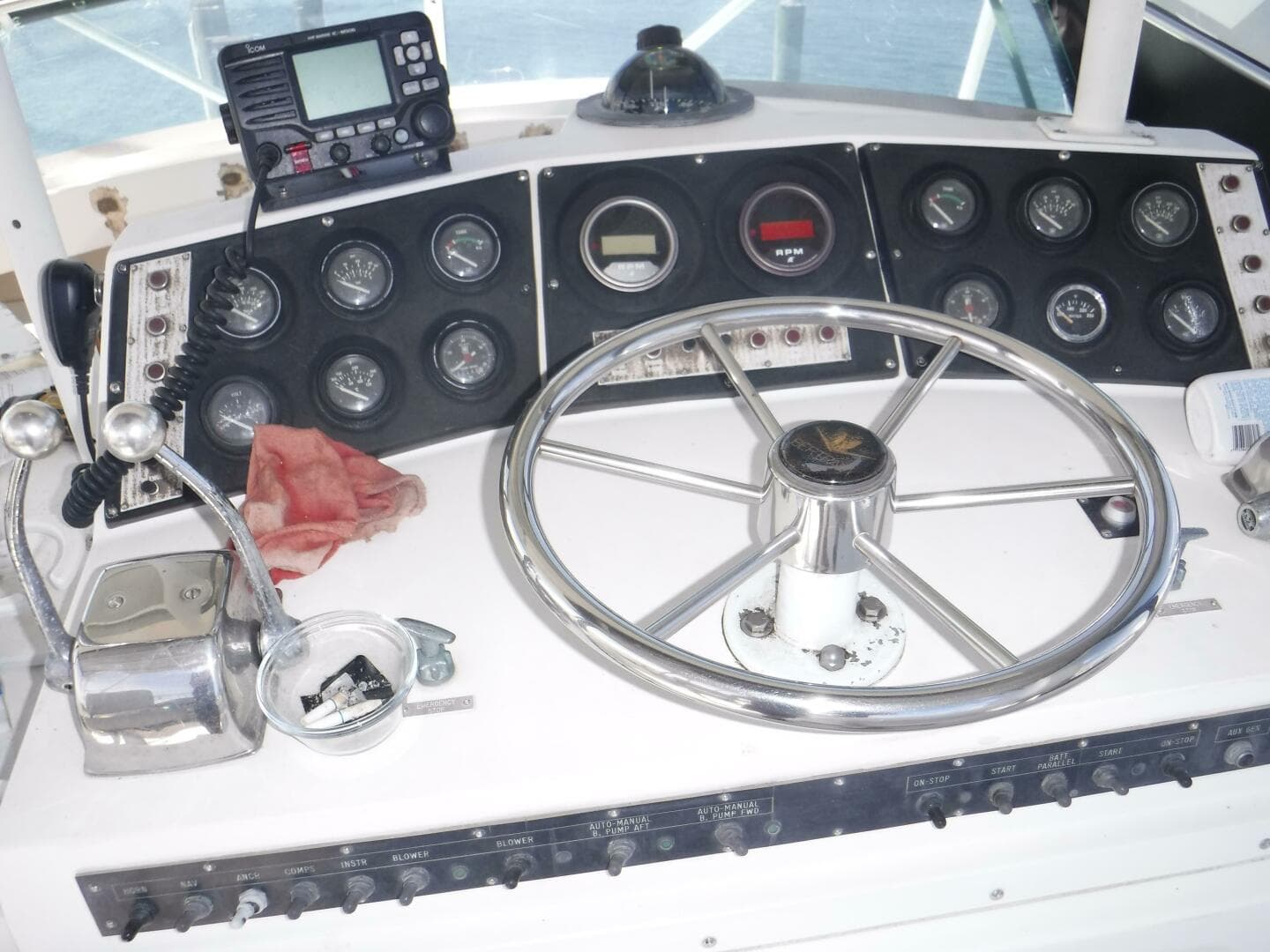 1988 Bertram 47 — photo 8