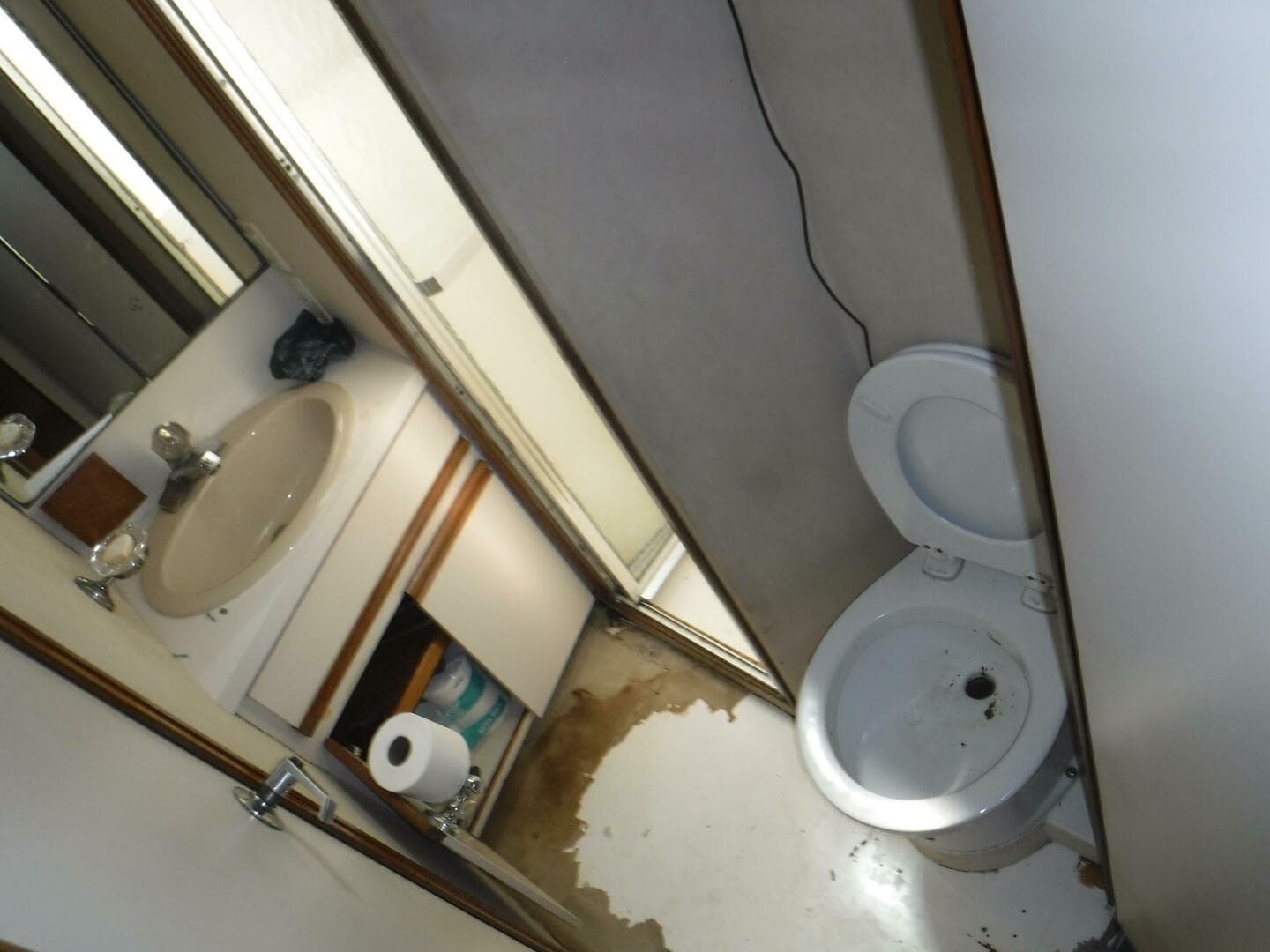 1988 Bertram 47 — photo 24