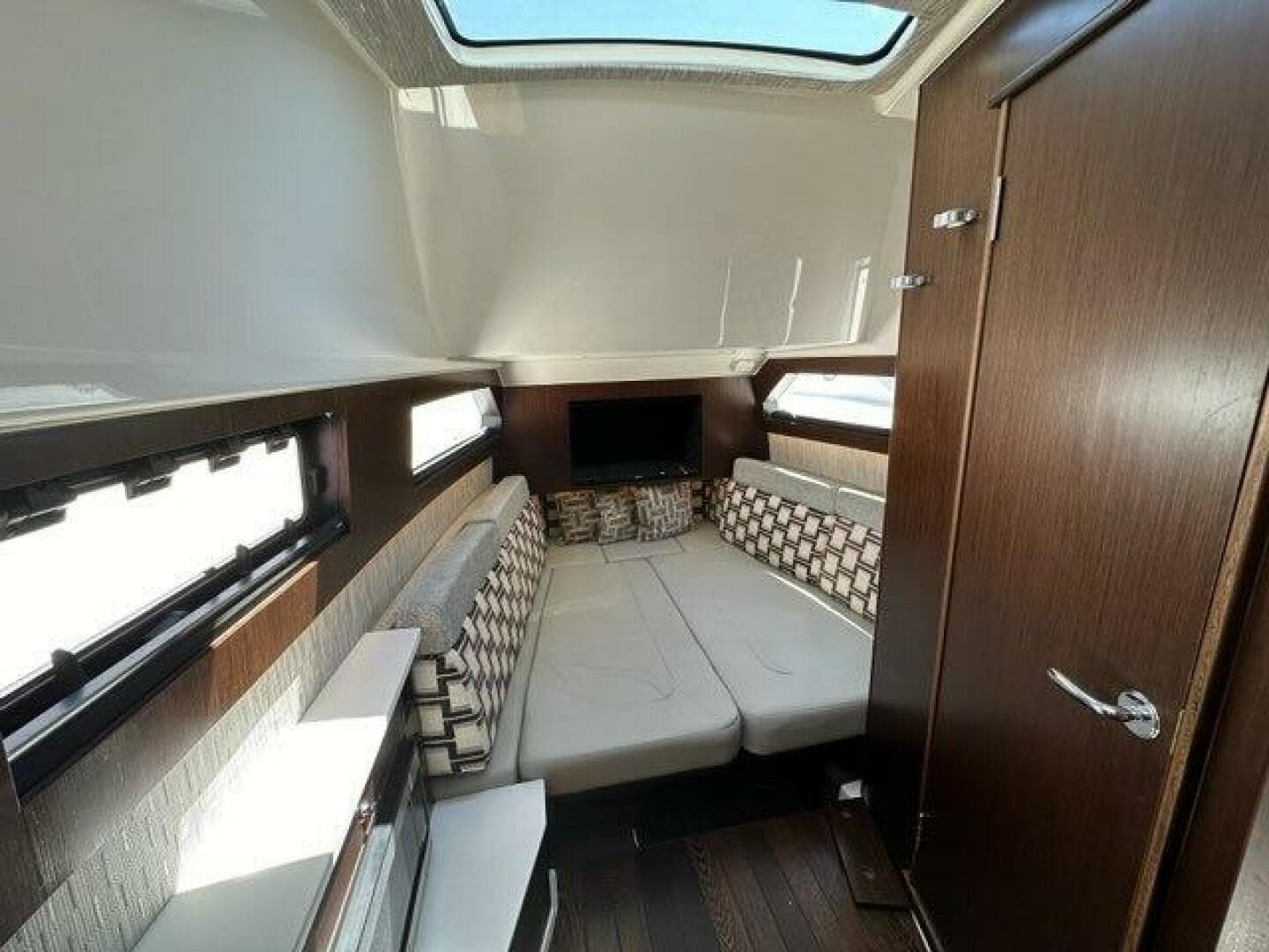 2021 Pursuit 428 Sport — photo 43