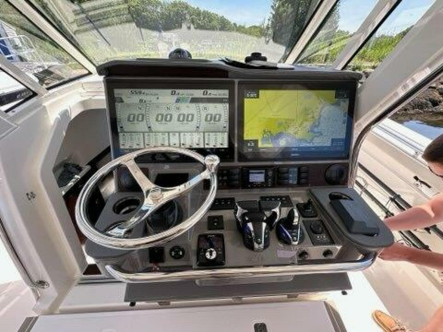 2021 Pursuit 428 Sport — photo 29