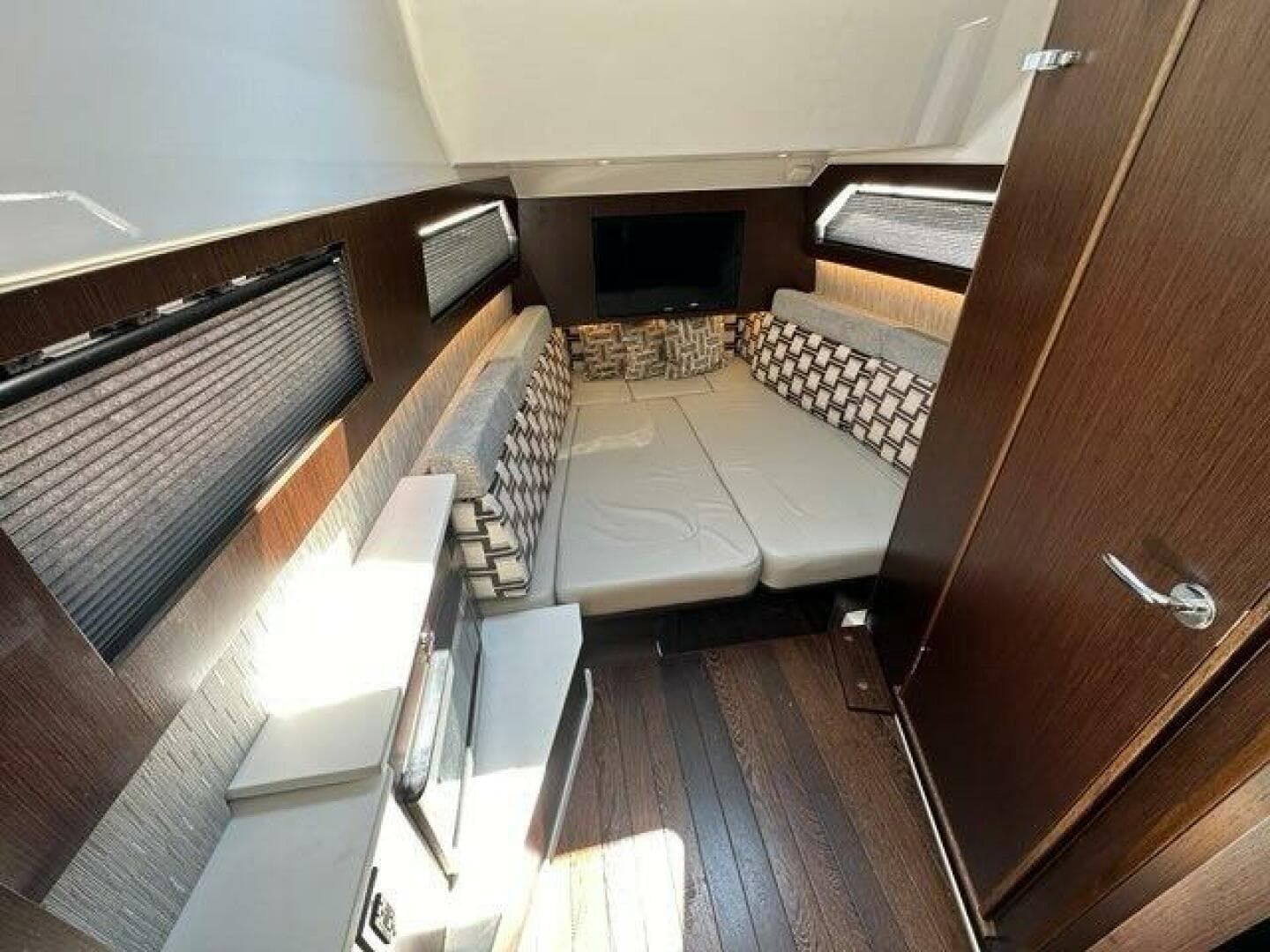 2021 Pursuit 428 Sport — photo 41