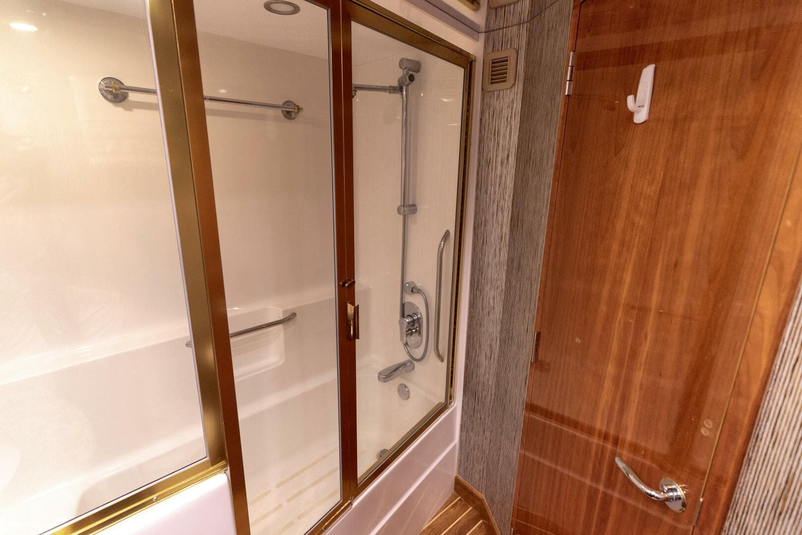 2003 Hatteras — photo 23