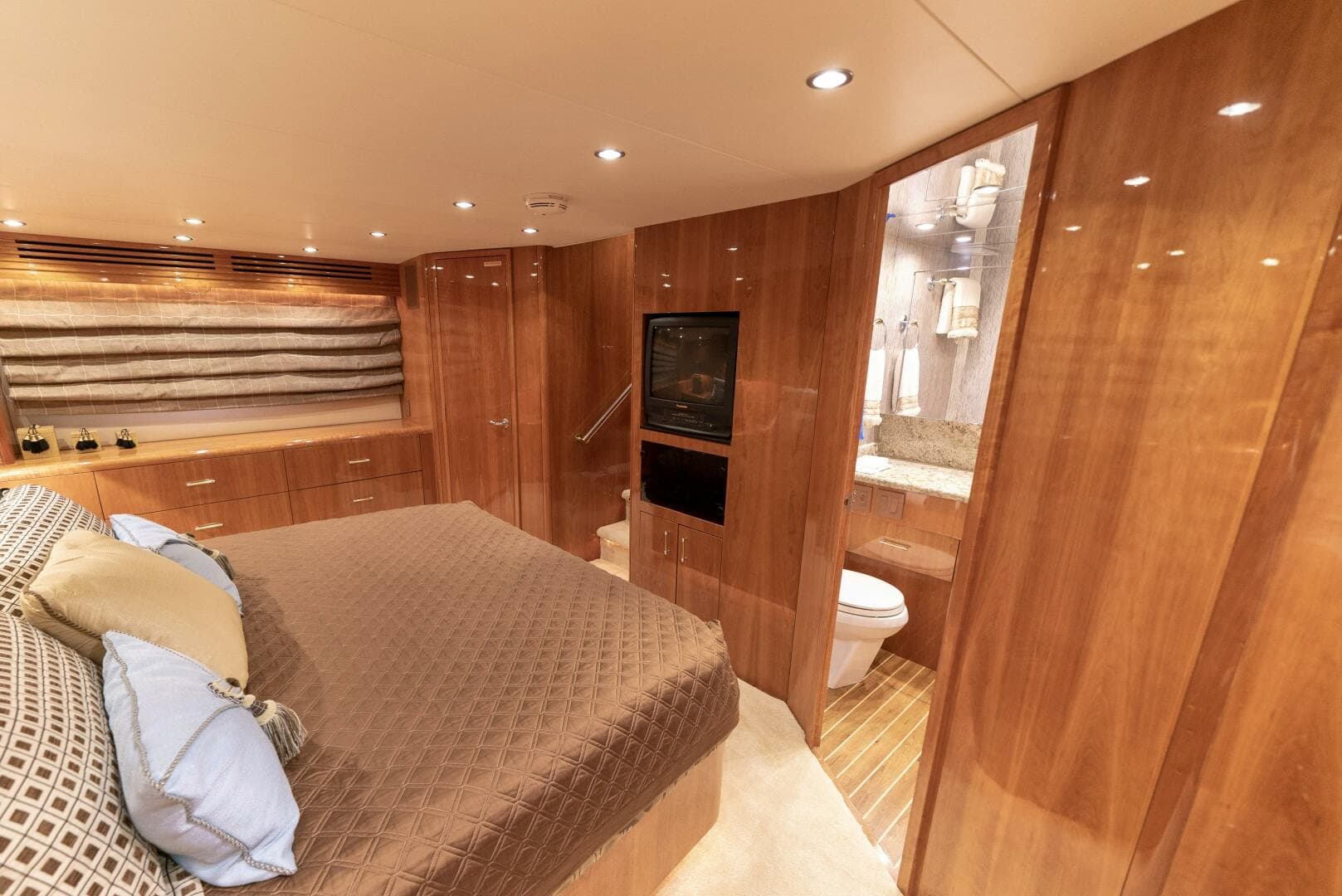 2003 Hatteras — photo 20