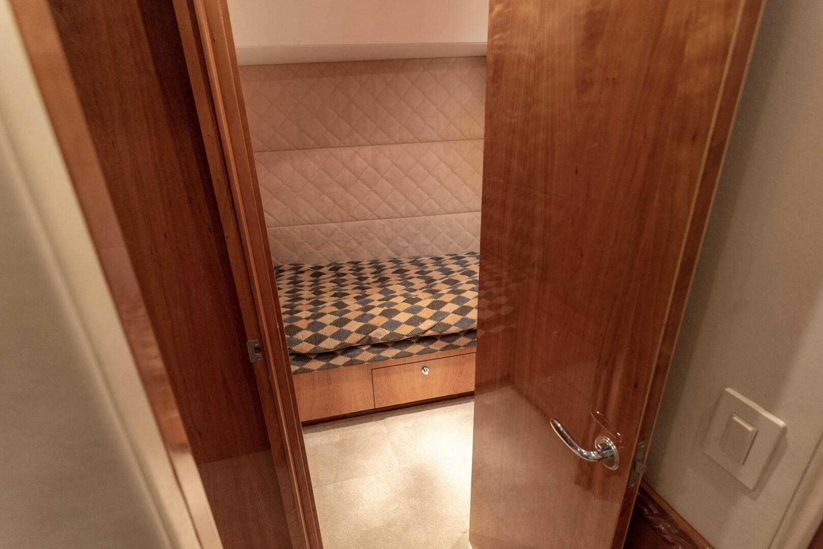 2003 Hatteras — photo 32