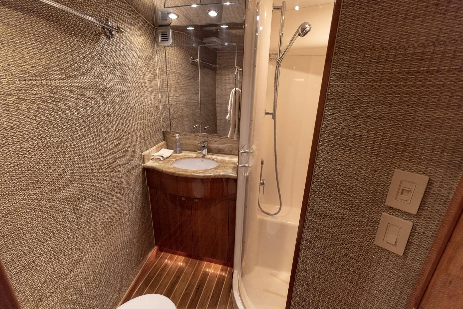 2003 Hatteras — photo 36