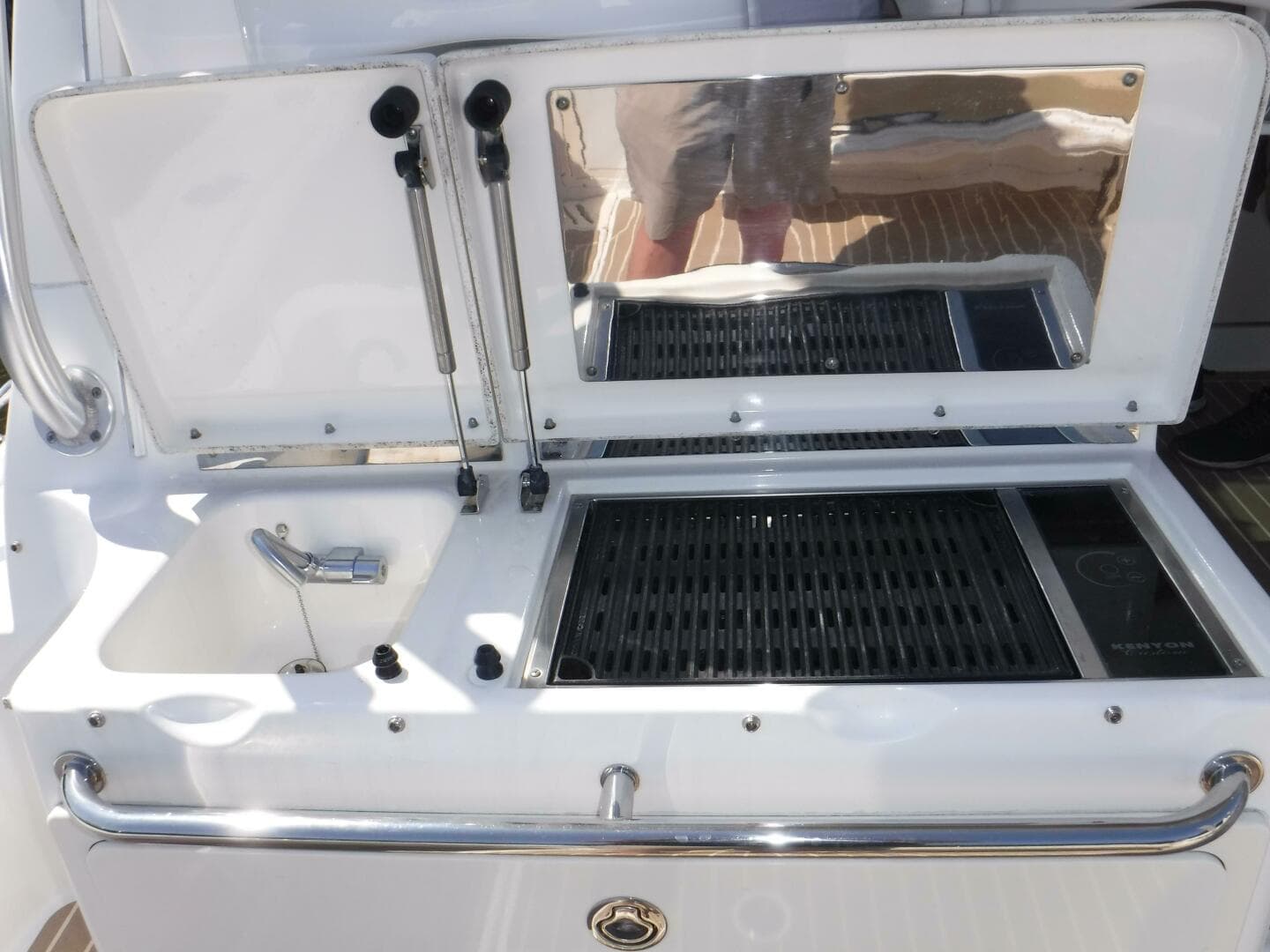2008 Boston Whaler 346 Conquest — photo 7