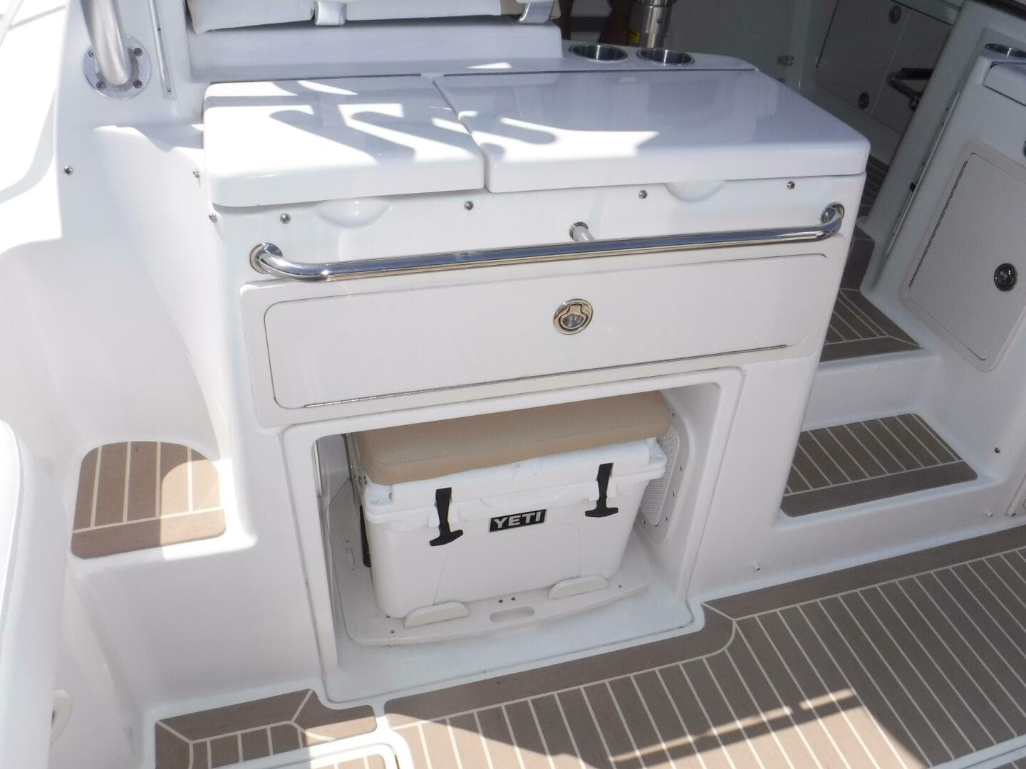 2008 Boston Whaler 346 Conquest — photo 5