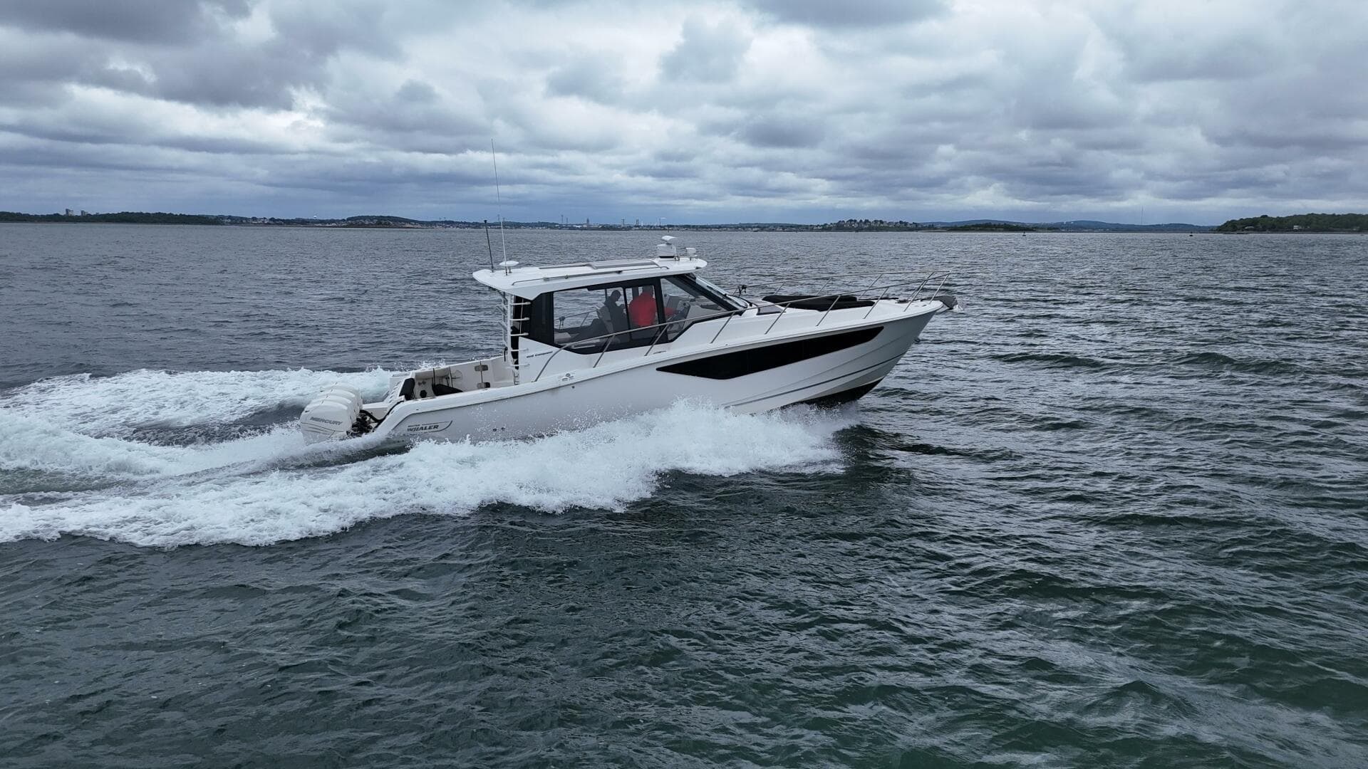 2021 Boston Whaler 405 Conquest — photo 13