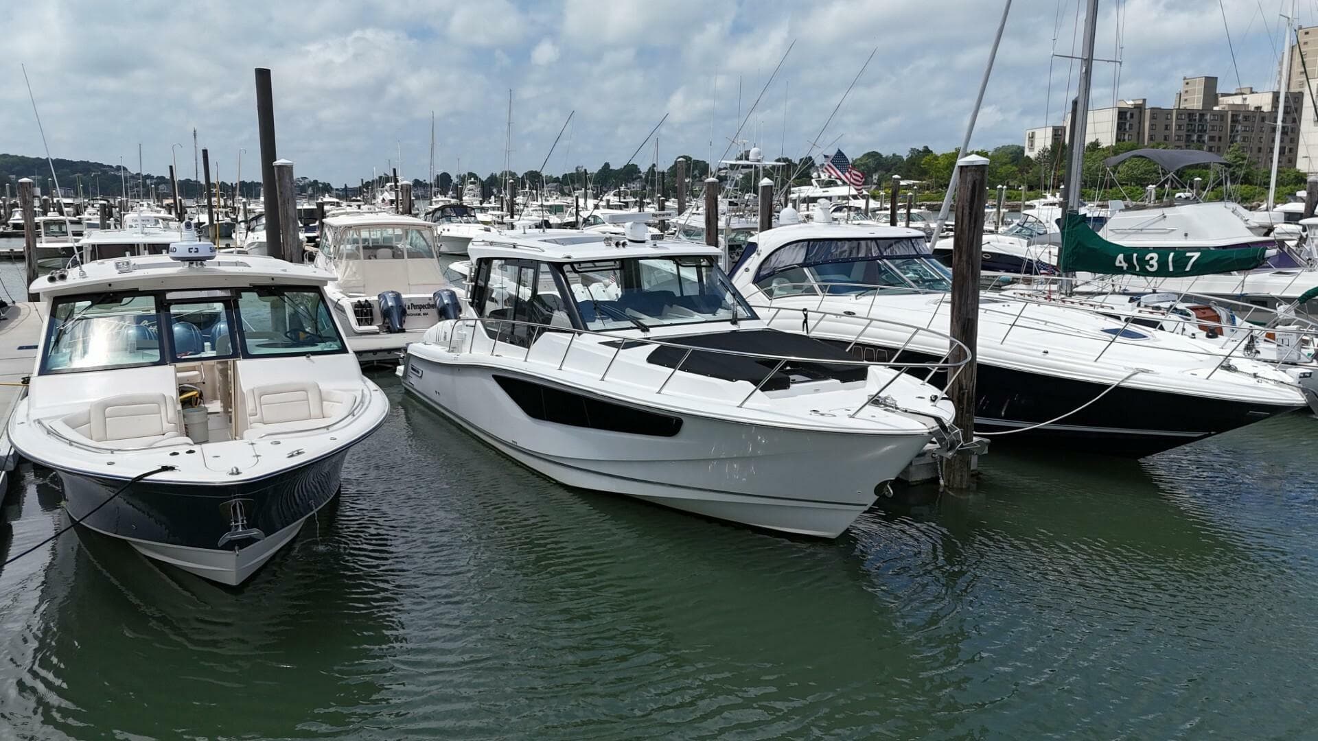 2021 Boston Whaler 405 Conquest — photo 18