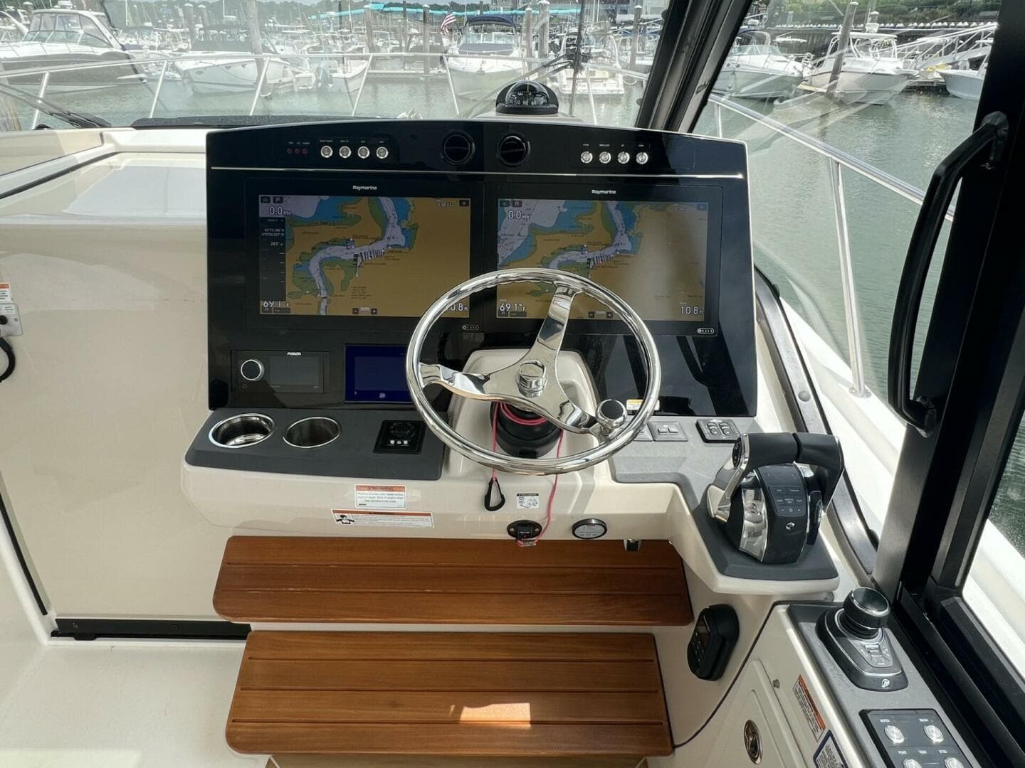 2021 Boston Whaler 405 Conquest — photo 30