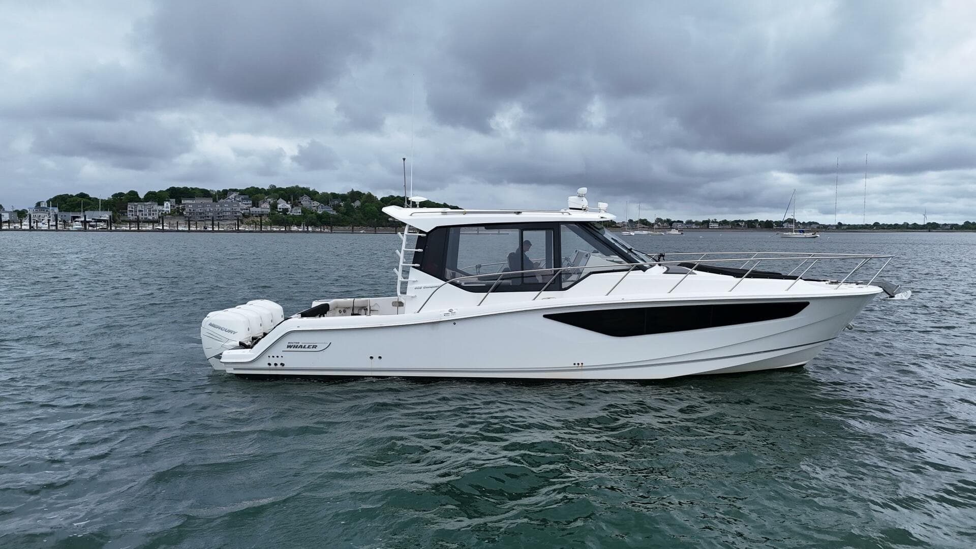 2021 Boston Whaler 405 Conquest — photo 4
