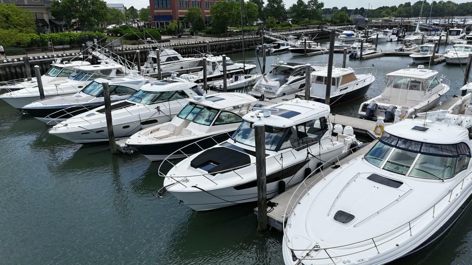 2021 Boston Whaler 405 Conquest — photo 20