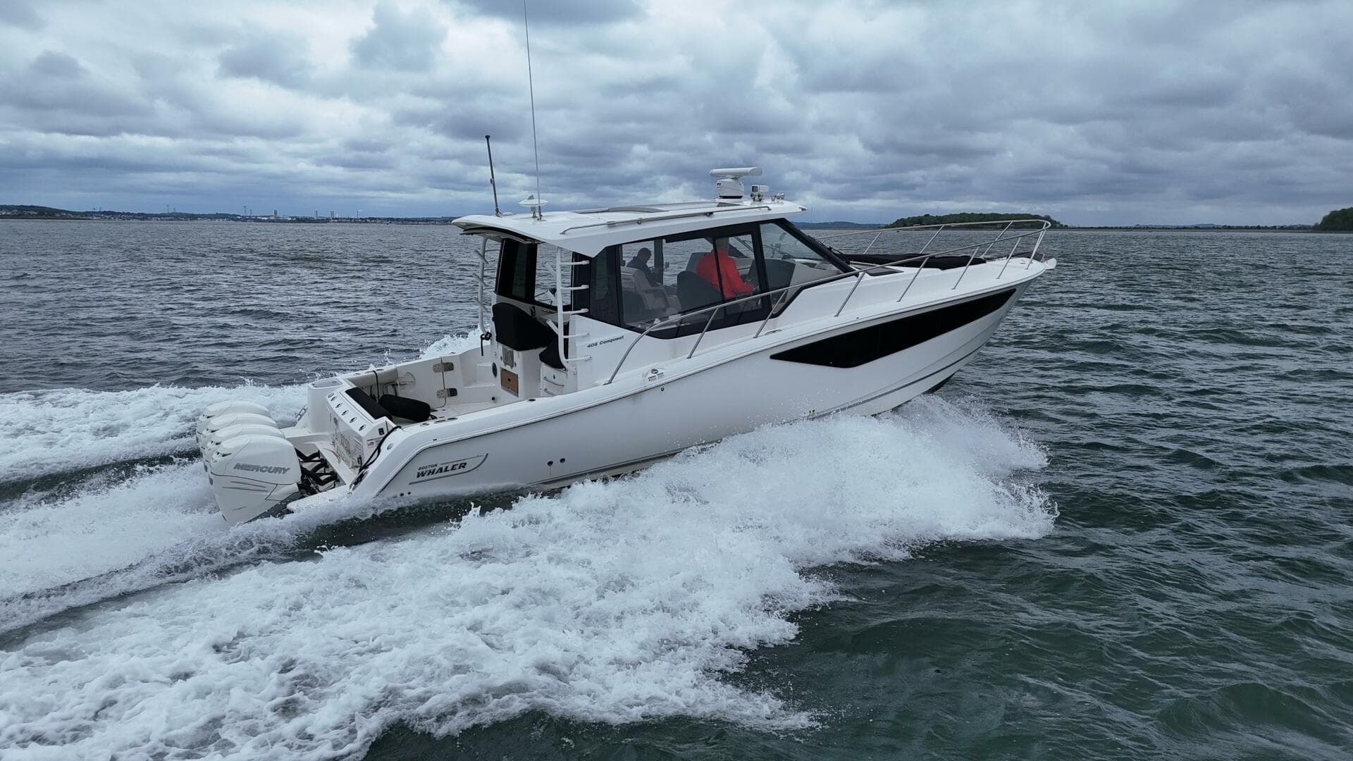2021 Boston Whaler 405 Conquest — photo 12