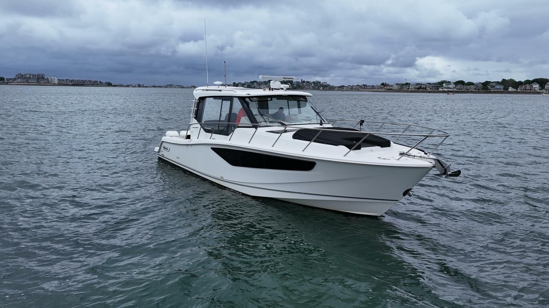2021 Boston Whaler 405 Conquest — photo 2