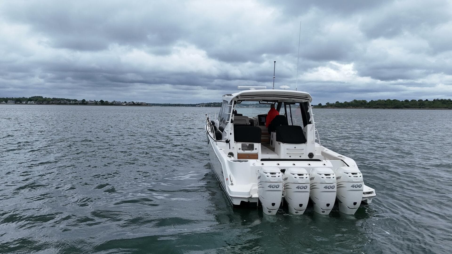 2021 Boston Whaler 405 Conquest — photo 7