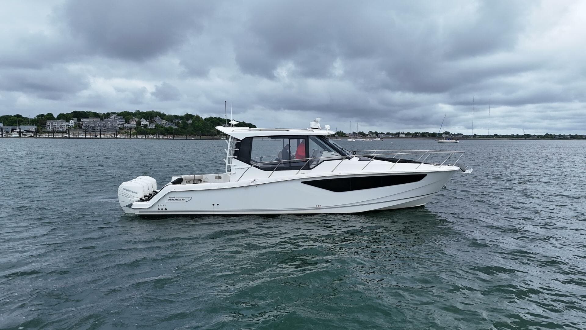 2021 Boston Whaler 405 Conquest — photo 3