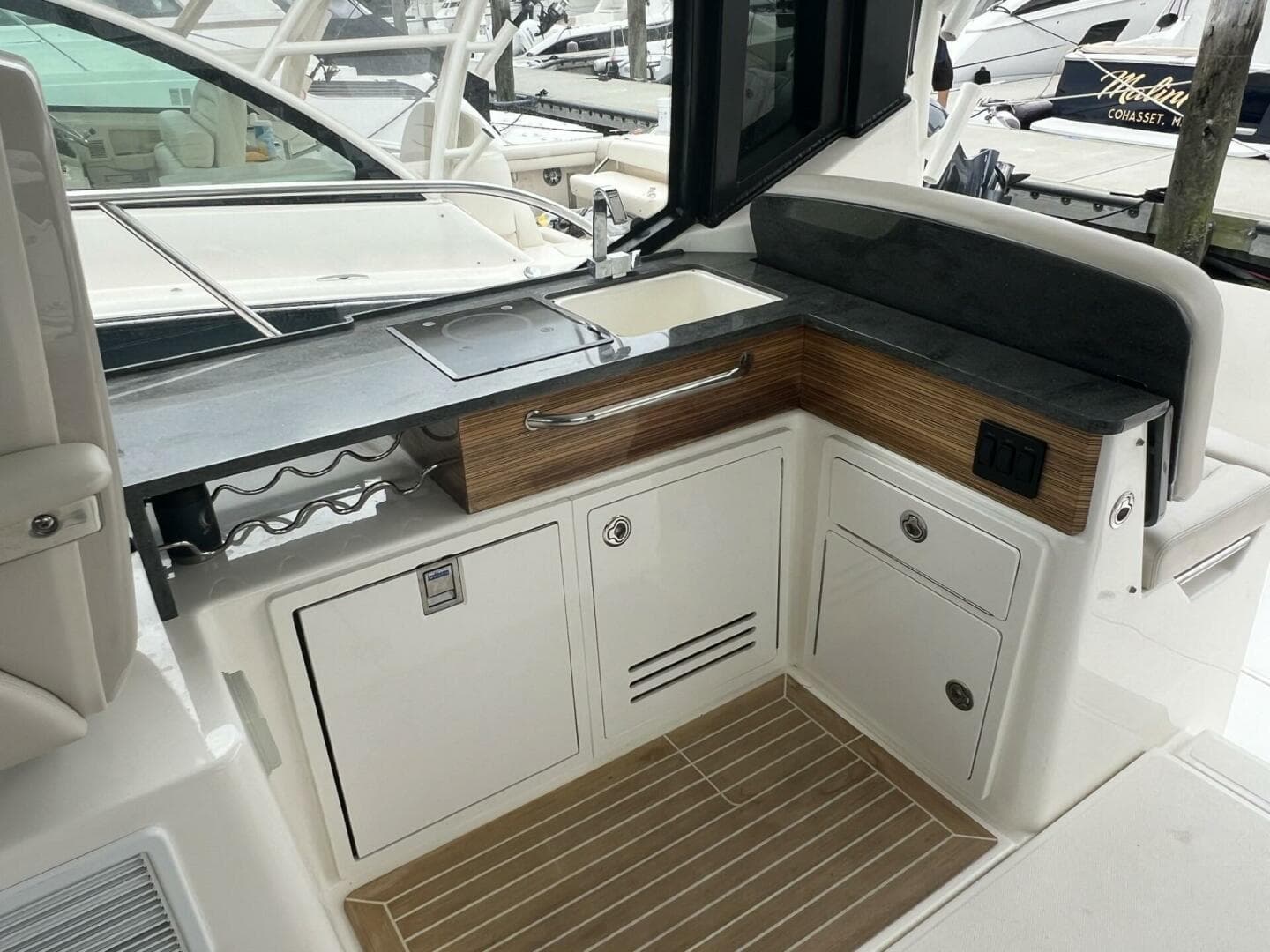 2021 Boston Whaler 405 Conquest — photo 26