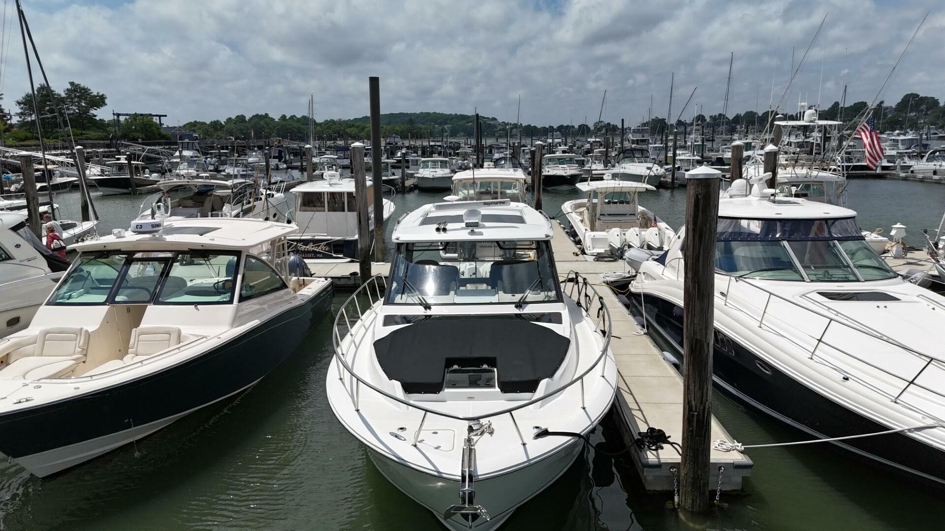 2021 Boston Whaler 405 Conquest — photo 19