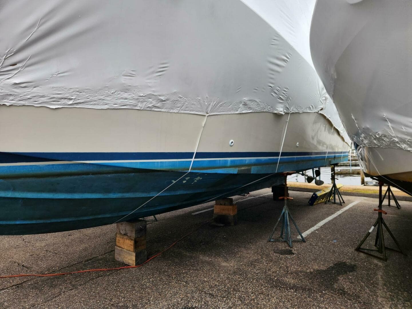 1988 Silverton 40 Convertible — photo 4