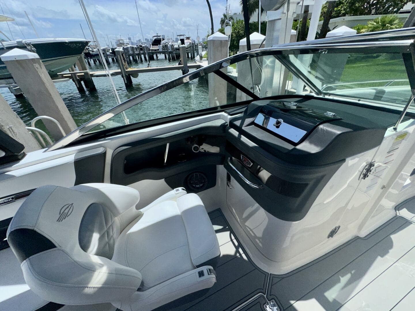 2022 Chaparral 267 Ssx OB — photo 10