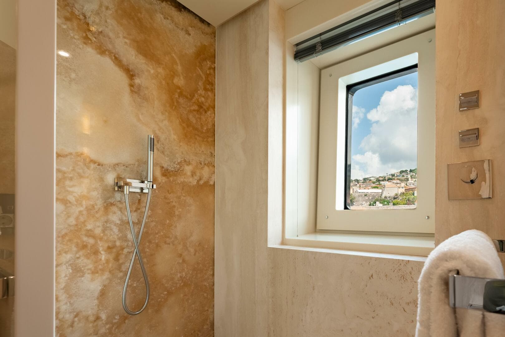 2010 Icon — photo 31