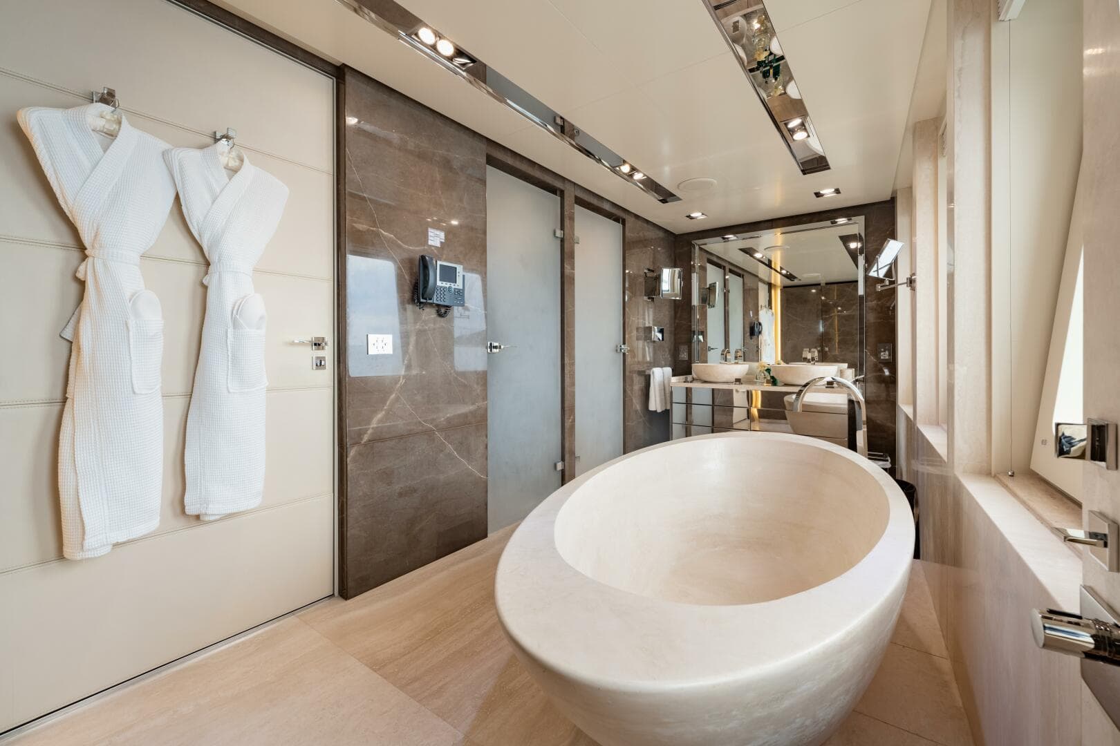 2010 Icon — photo 22