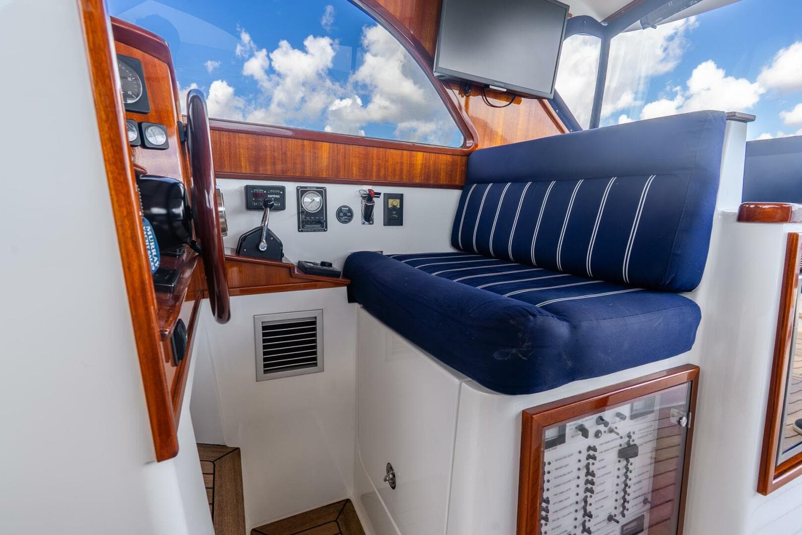 2003 San Juan 38 — photo 28