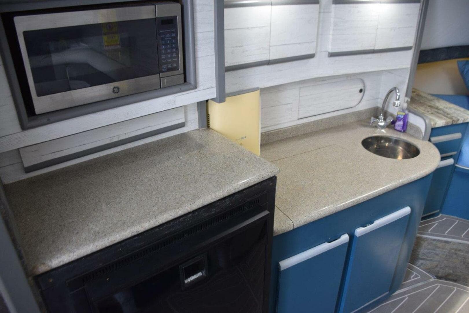 1995 Blackfin Combi 33 — photo 19