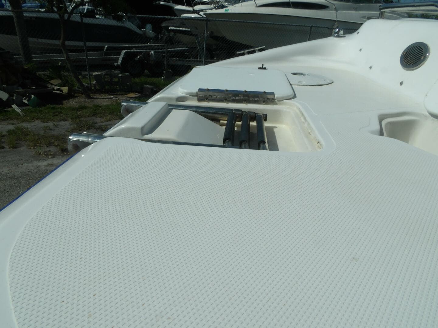 2012 Hurricane Sundeck Sport 201 OB — photo 13